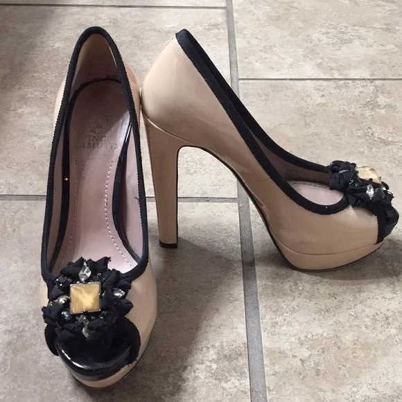 Vince Camuto patent leather heels size 6. Perfect condition, 4 inch heel. - Picture 2 of 5